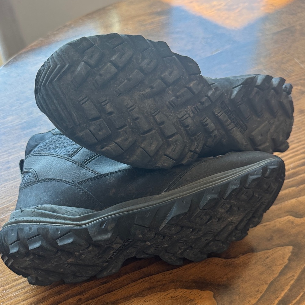 Merrell Women’s Warm 200 gram insulated Black Hiking Boots with Gray Laces - Picture 7 of 8